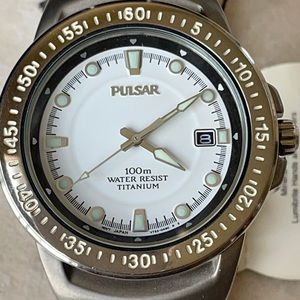 Pulsar Men battery titanium watch water resistant 100m w/date lumibrite
